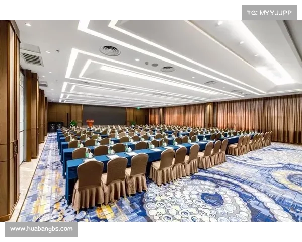 如何在会议中优雅应对迟到者并保持良好的会议氛围