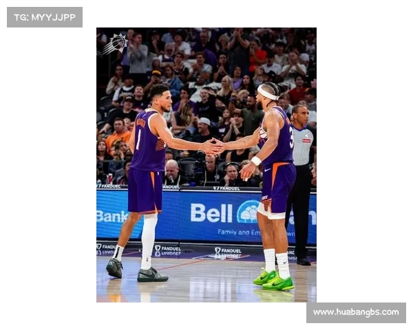 布克与各大明星球员的互动揭秘 展现友情与竞争并存的篮球世界